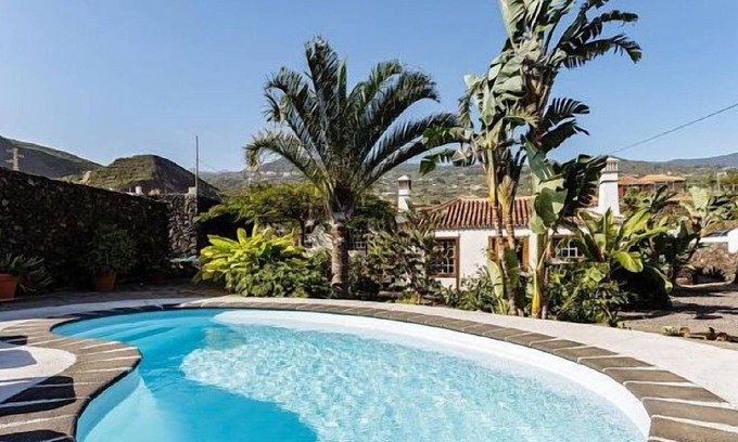 Villa de Mazo Cottage | Gîte rural (location complète) Tres Pinos, Lina Medina et Anastasio pour 4 personnes