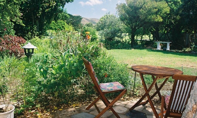 Westlake Appartement | Self catering unit bordering golf course with majastic mountains above