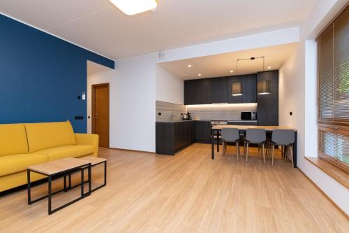 Kesklinn Appartement | Self-check-in 2 bedroom apartment with a terrace and free parking
