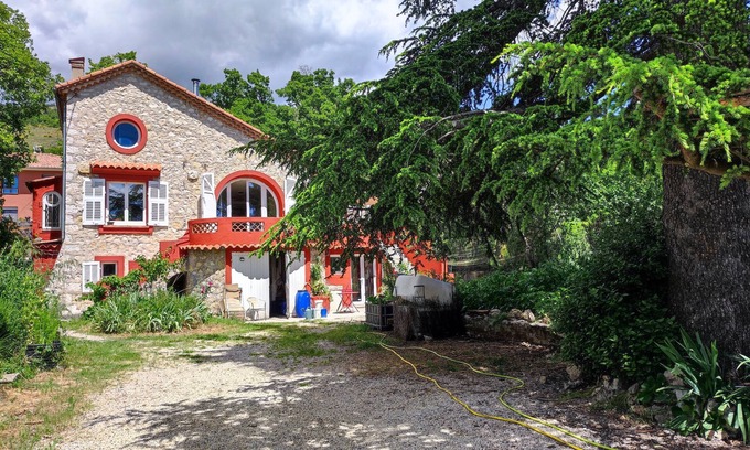 Saint-Vallier-de-Thiey Appartement | Studio indépendant dans parc naturel régional.