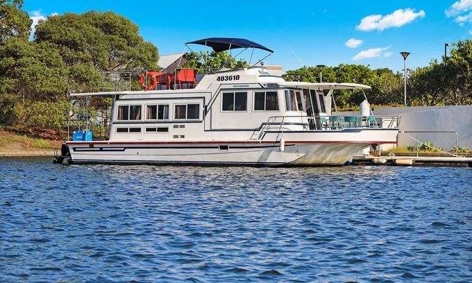 Pelican Waters Location De Bateaux | Self contained floating apartment