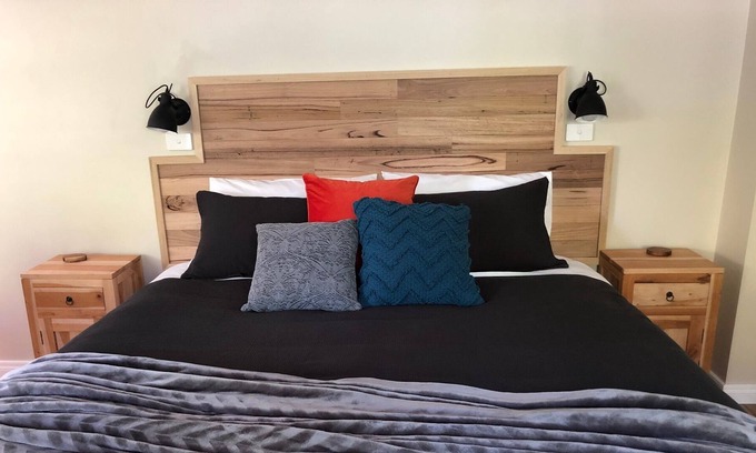 Mole Creek Appartement | Self-contained King suite, bath and shower, beautiful views, wood fire, Wifi
