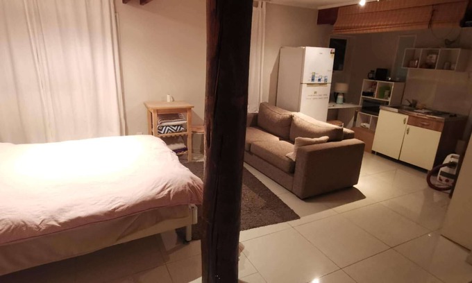 Laingholm Appartement | Self contained Studio surrounded by native NZ forest, close to City & amenities