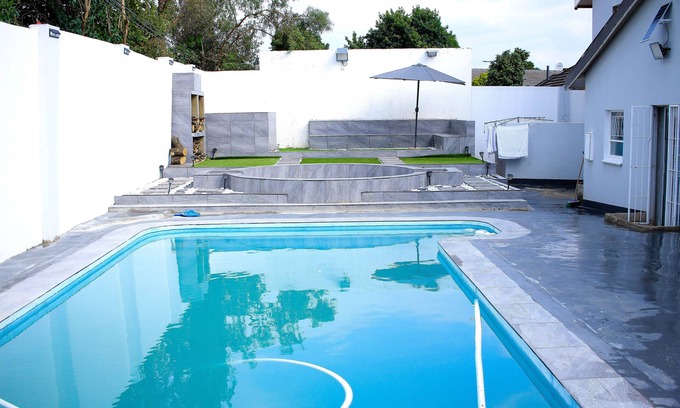 Flora Park Hôtel | Semeni Asante Getaway