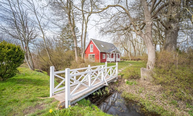 Altenkirchen Maison | Idyllic semi-detached house with terrace and huge garden, close to the beach