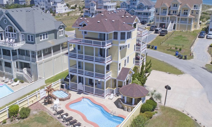 Ocean Isle Estates Maison | Semi-bord de mer de luxe avec ascenseur, piscine et bar tiki, bain à remous, théâtre et salle de jeux