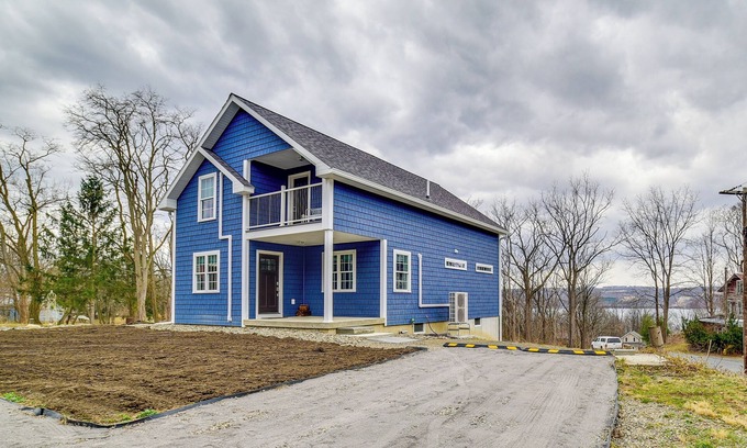 Valois Appartement | Seneca Lake Wine Trail Studio w/ Water View!