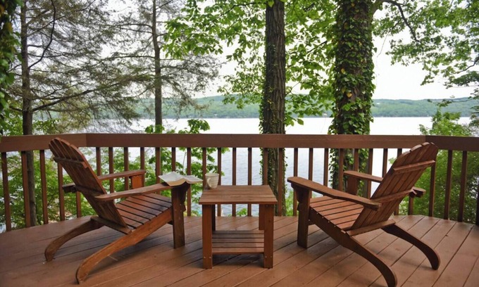 Valois Cabine | Seneca Lakefront Cabin & Beach Cottage