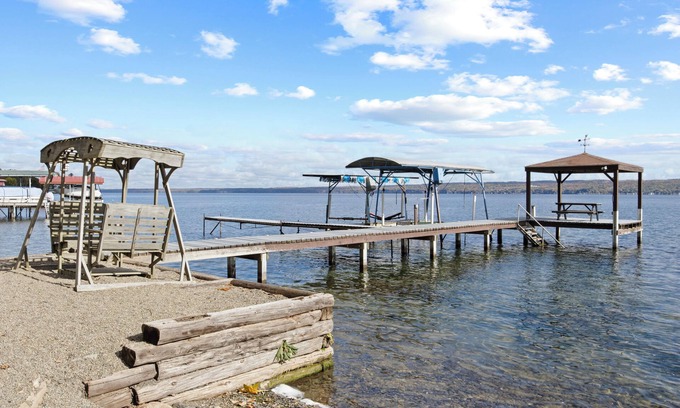 Himrod Maison | Seneca Lakefront | Hot Tub/Movie Theater/16 guest