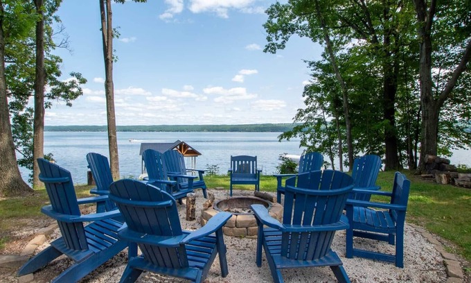 Himrod Maison | Seneca Shores: "Attention Wine Trail et amateurs de Lakefront!"