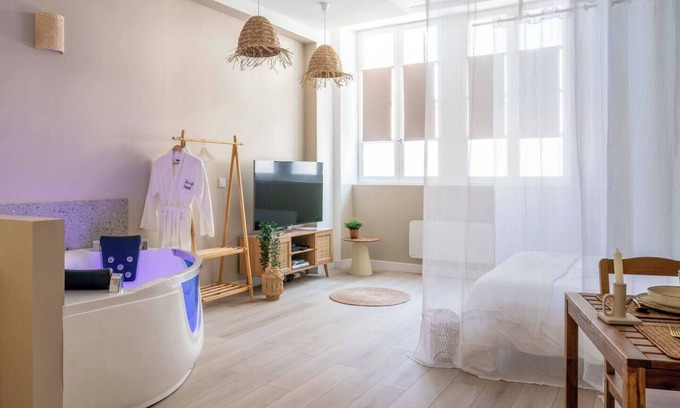 Nemours Appartement | Sensual suite and balneotherapy