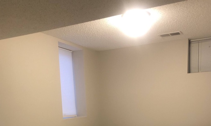 East Bloomington Maison | Separate entrance 2 levels suites with laundry room next airport mall America
