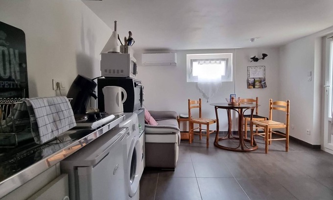 Carcassonne Appartement | Appartement une chambre séparée et emplacement voiture gratuit devant le studio