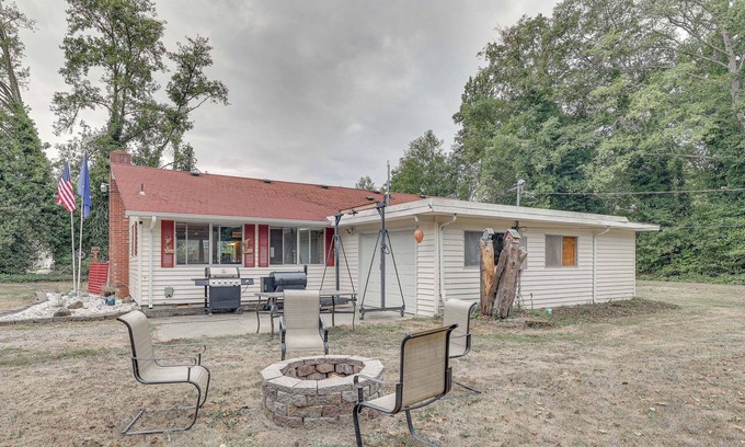 Sequim Maison | Sequim Vacation Rental w/ Private Pool & Fire Pit!