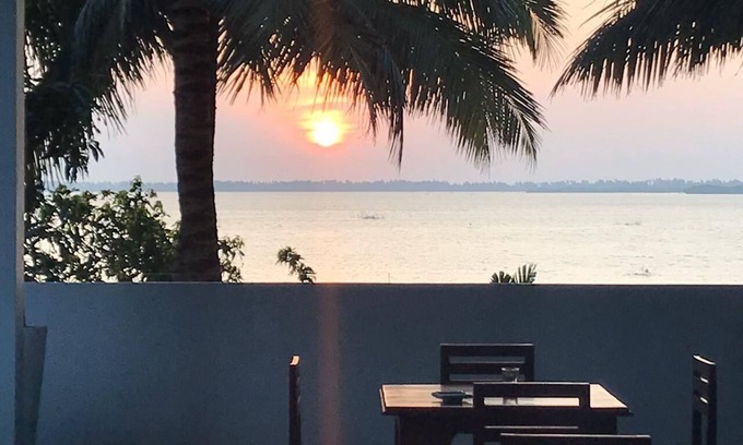 Negombo Lit Et Petit-Déjeuner | Seren property with lagoonview, closer to the airport 15min city center & beach.