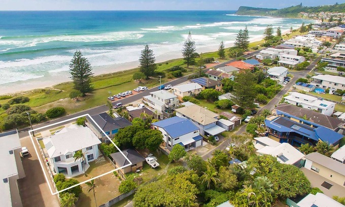 North Creek Maison | Serendipity - 4 BR beachfront Lennox Head home