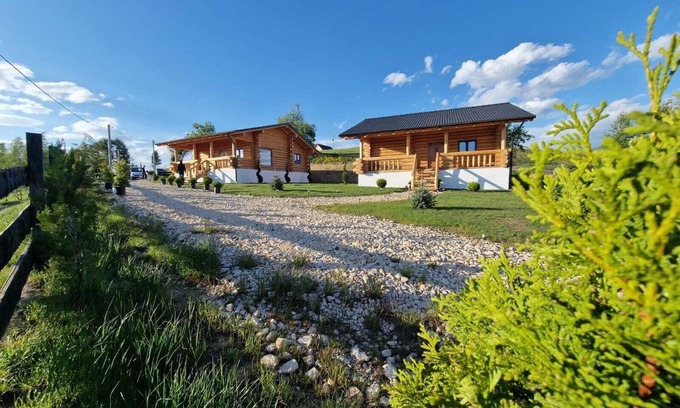 Vulcan Chalet De Ski | Serene 2-bedroom chalet in Holbav