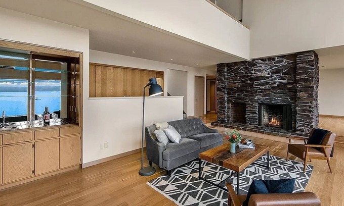 Three Tree Point Maison | Serene 2-bedroom house with AC in Burien