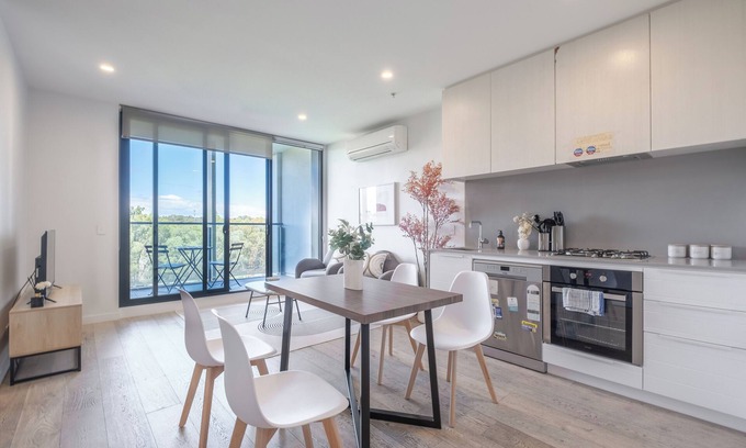 Parkville Appartement | Serene 2BR2BA Apt in Parkville Pool Gym Parkin