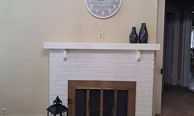Whiteville Appartement | Serene 3-bed, 3-bath apartment with AC in charming Whiteville