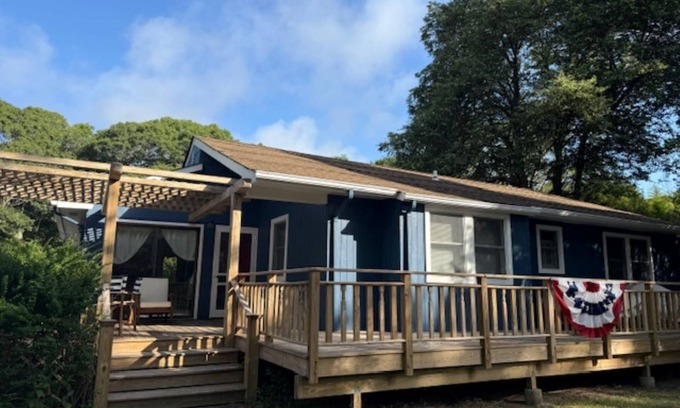Shelter Island Heights Maison | Serene 3-bedroom house w/Pool on Shelter Island