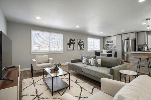Highlands Maison | Serene 4-Bedroom Getaway in Arvada! Pet-friendly!