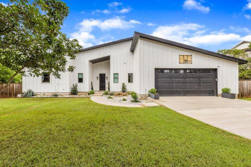 Hudson Bend Maison | Serene Austin Stunner