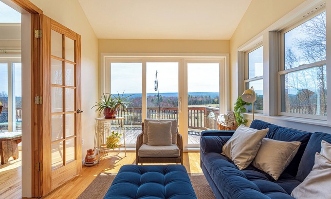 Kerhonkson Chalet De Ski | Serene & Bright: Minnewaska Mtn Views ~ Deck ~BBQ