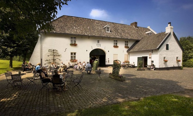 Municipality of Kerkrade Maison | Serene Castle Hideaway | Outdoor Dining & Free Parking | Near GaiaZOO