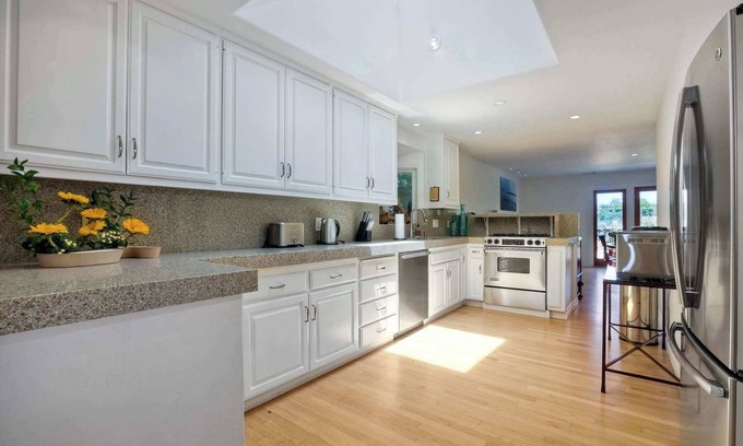 Leucadia Maison | Serene Coastal Home Sleeps 8 1 Mile From Beach!