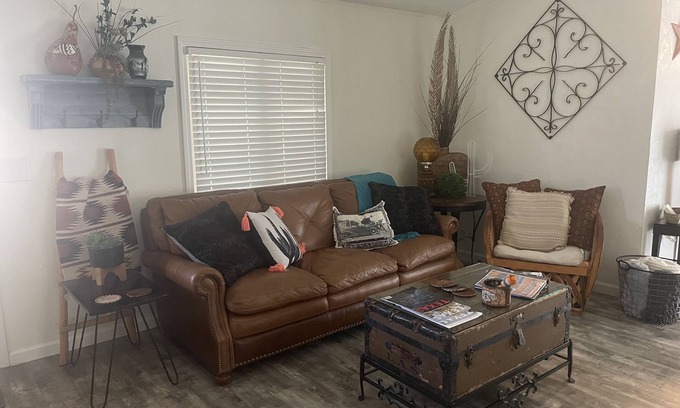 Dalhart Maison | Serene & comfortable Southwestern home in Dalhart for you and your pets…
