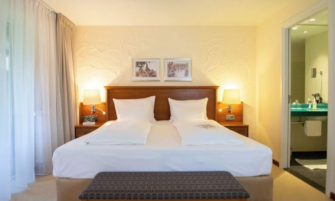 Ootmarsum Hôtel | Serene Countryside Room Minutes from Galleries and Cafes - Near Huis Singraven