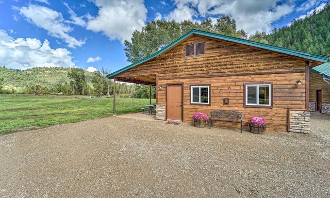 Dolores Maison | Serene Dolores Cabin with Patio and River Access!