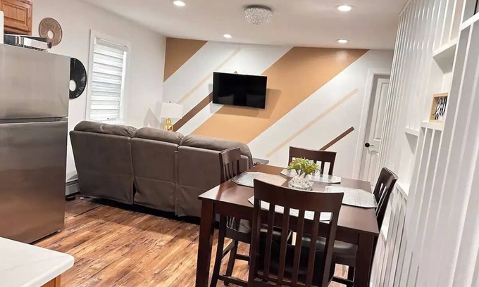 Wilkes-Barre Maison | "Serene Escape: Leave Worries Behind"