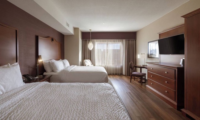 Parker Hôtel | Serene Escape with Yoga, Art, Parks & Local Flavor Nearby - 2 Rooms