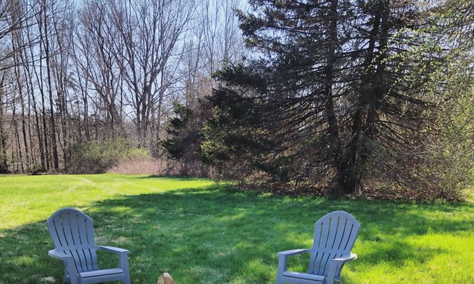 Preston Autre | Serene Farmhouse - 5 mins to Foxwoods!