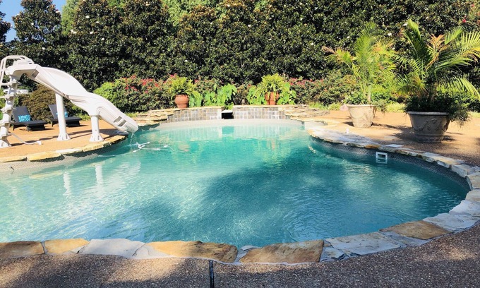 Como Autre | Serene Farmhouse with Lagoon Heated Pool and Private Lake
