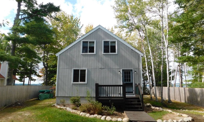 Standish Maison | Serene Frye Island cottage with spectacular mountain and sunset views!