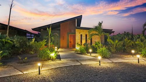 Monterrey Cabine | Serene Hills