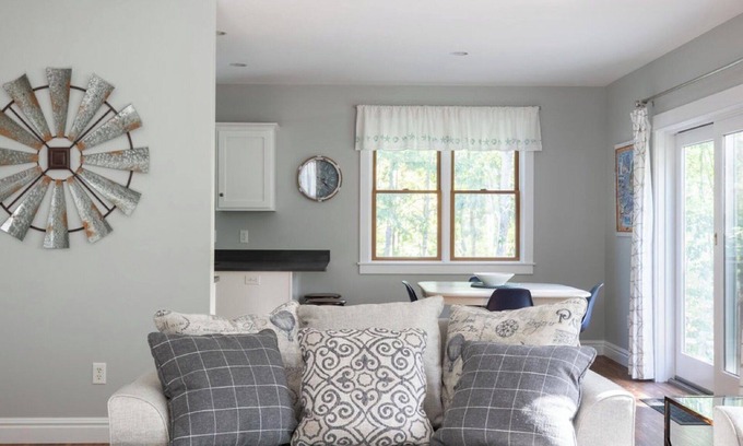 Kennebunkport Copropriété | Serene home near Goose Rocks Beach. Bubbling brook, bikes & beach gear