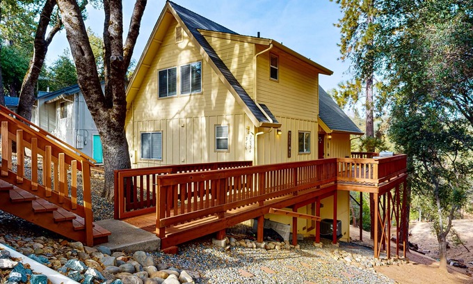Groveland Cabine | Serene home with spacious deck, fireplace, loft, nearby amenities, dog friendly