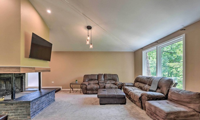 Joliet Maison | NEW! Serene Joliet Home w/ Grill, 3 Mi to Speedway