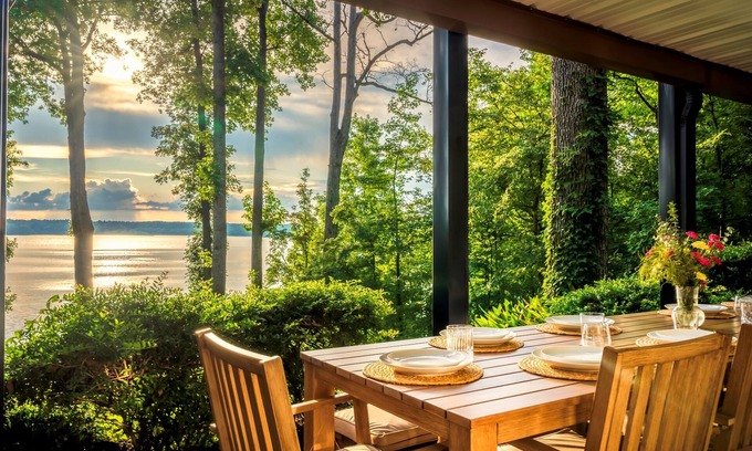 Macon Maison | Serene Lakefront-Firepit | Spa | Dock | SUP+Kayaks