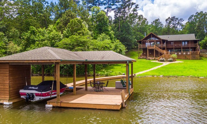 Dogwood Cabine | Serene Lakeside Getaway