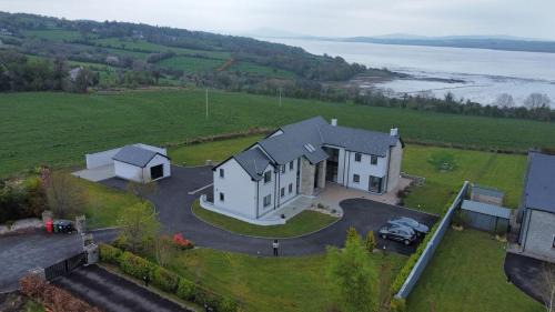 Letterkenny Maison | Serene luxurious Retreat with Sea Views, Entire Home Letterkenny