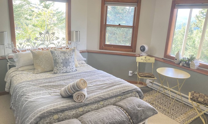 Boulder Maison | Retraite personnelle sereine sur le Pain de Sucre. Boulder CO