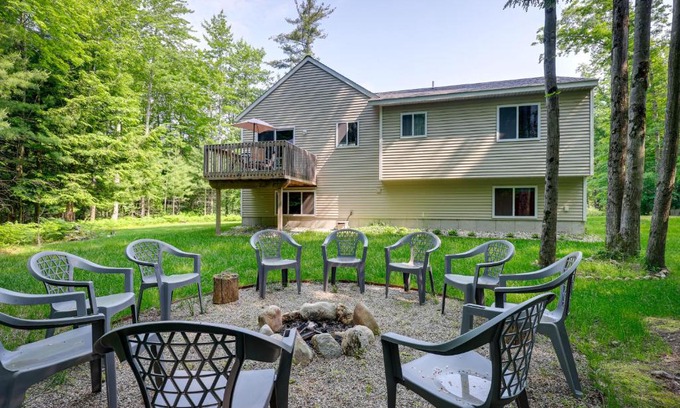 Pentwater Maison | Serene Pentwater Getaway with Yard Near Lakes