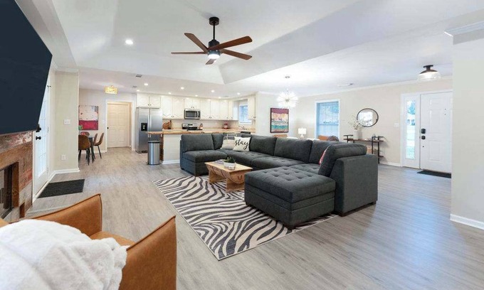 Tuscaloosa Maison | Serene Heated Pool Overlooking Pasture, 15 Min to UA