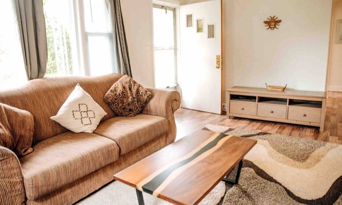 Villa Heights Maison | Serene Professional Oasis Zippy WiFi Pets okay!