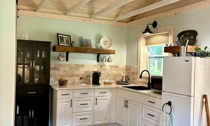 Cocoa Cottage | Serene Retreat With Charming Porch